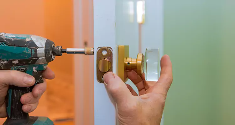 Broken Door Knob Fix in Miami Lakes, FL