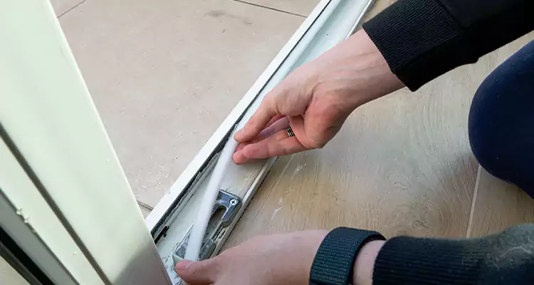 Garage Door Off Track Repair in Miami Lakes, FL